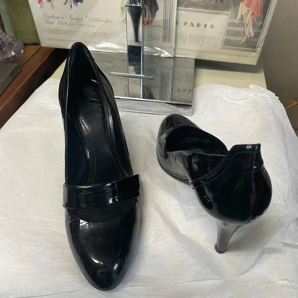 Authentic Burberry Pumps - Picture 4 of 15